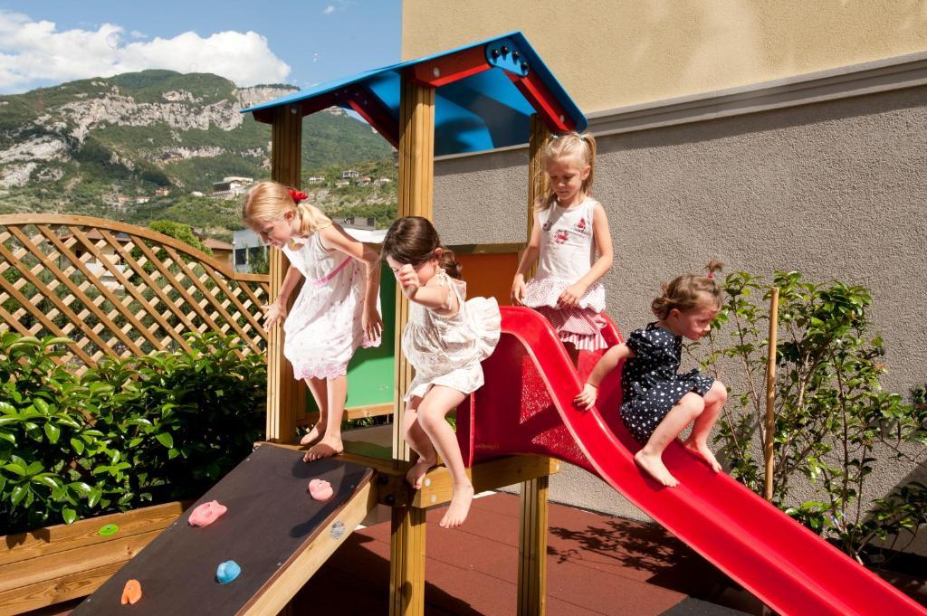 Residence Maroadi Torbole Sul Garda Eksteriør bilde