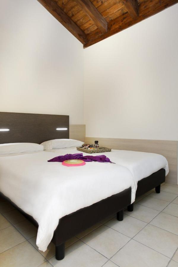 Residence Maroadi Torbole Sul Garda Eksteriør bilde