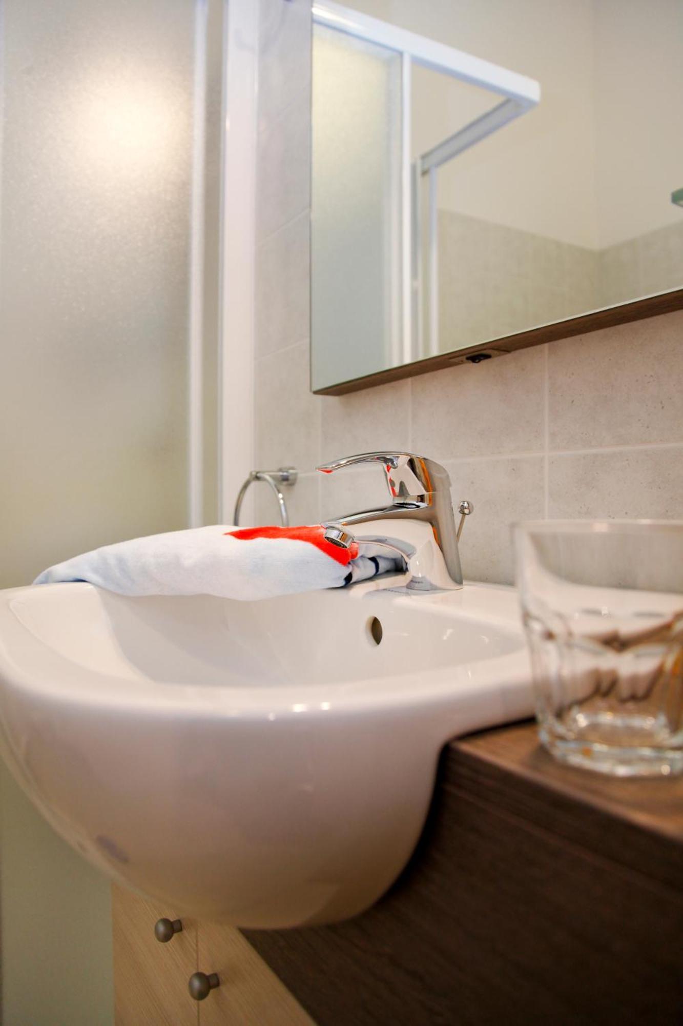 Residence Maroadi Torbole Sul Garda Eksteriør bilde