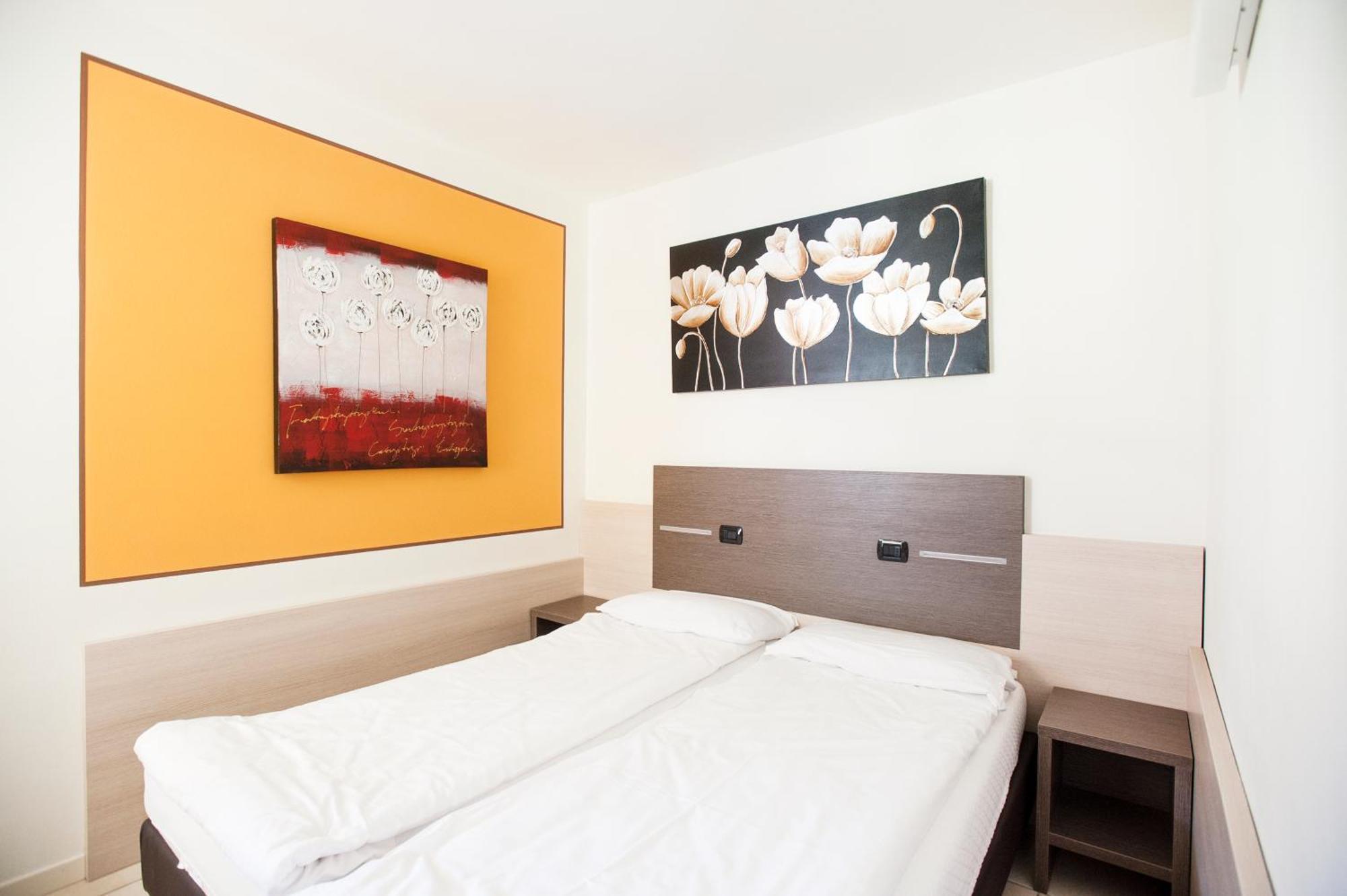 Residence Maroadi Torbole Sul Garda Eksteriør bilde