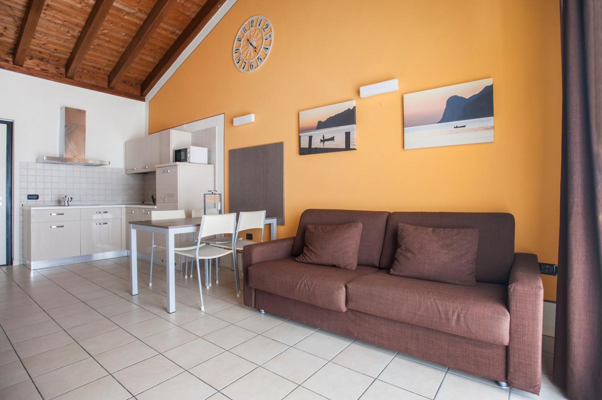 Residence Maroadi Torbole Sul Garda Eksteriør bilde